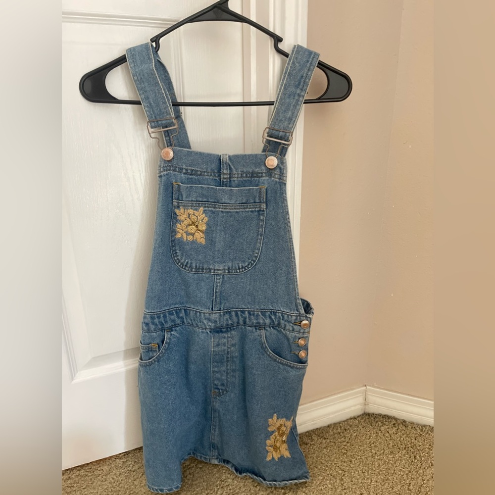 Women’s Forever 21 Denim overalls skirt size 26